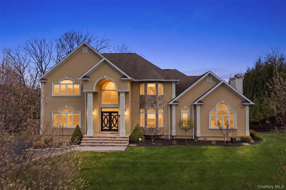 Unit for sale at 35 Greenwich Avenue, Woodbury, NY 10917