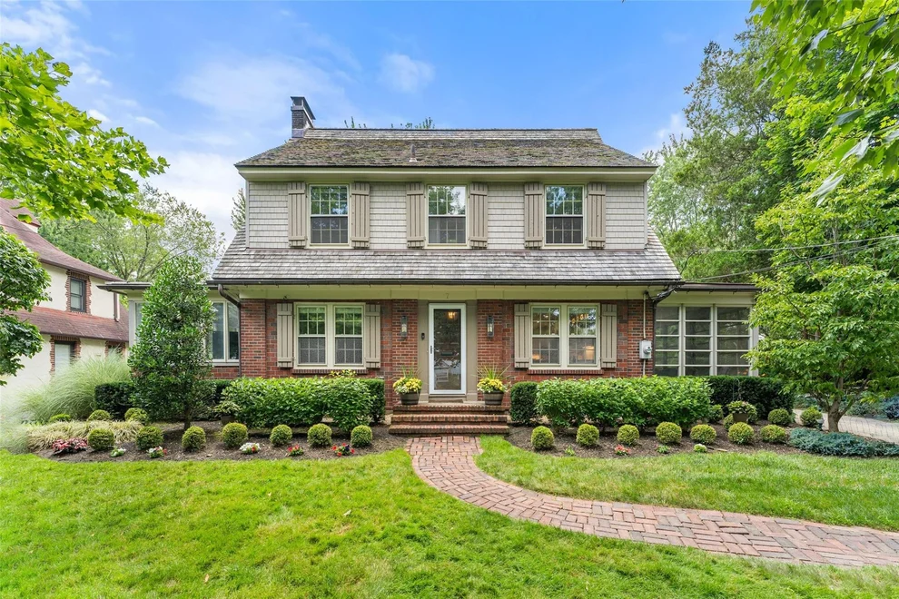 Unit for sale at 7 Murchison Place, White Plains, NY 10605