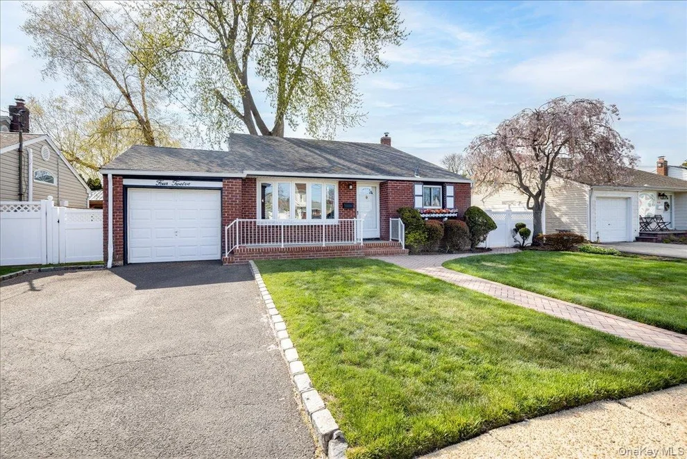 Unit for sale at 412 Atlantic Avenue, Oyster Bay, NY 11762