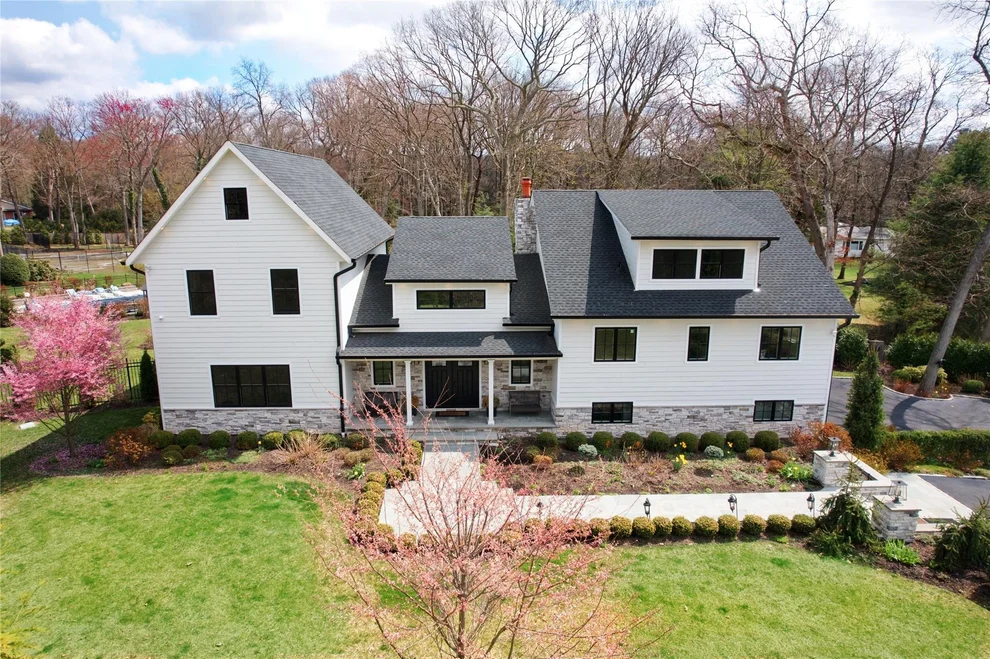 Unit for sale at 72 Wheatley Road, North Hempstead, NY 11568