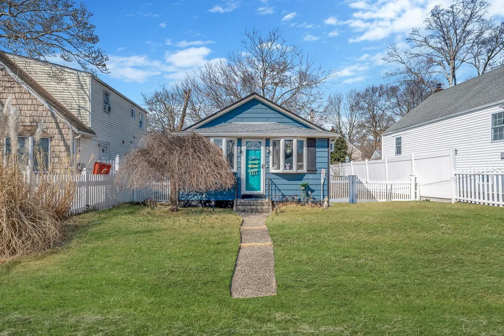Unit for sale at 15 Locust Place, Babylon, NY 11726