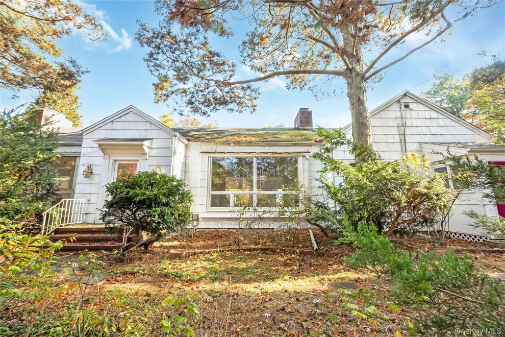 Unit for sale at 5 Bagatelle Road, Huntington, NY 11746