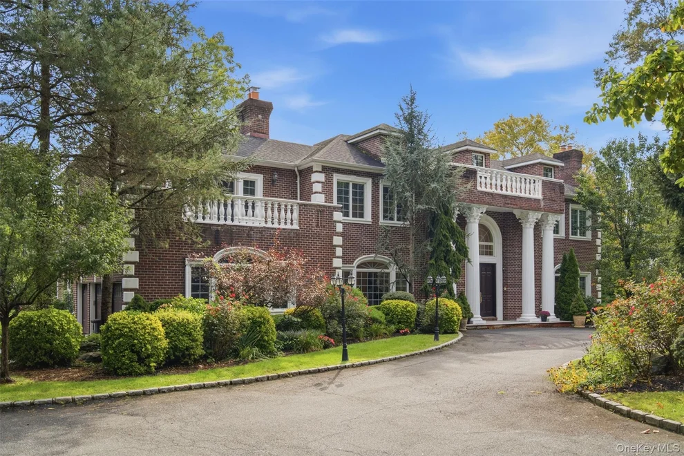 Unit for sale at 147 Bacon Road, North Hempstead, NY 11568