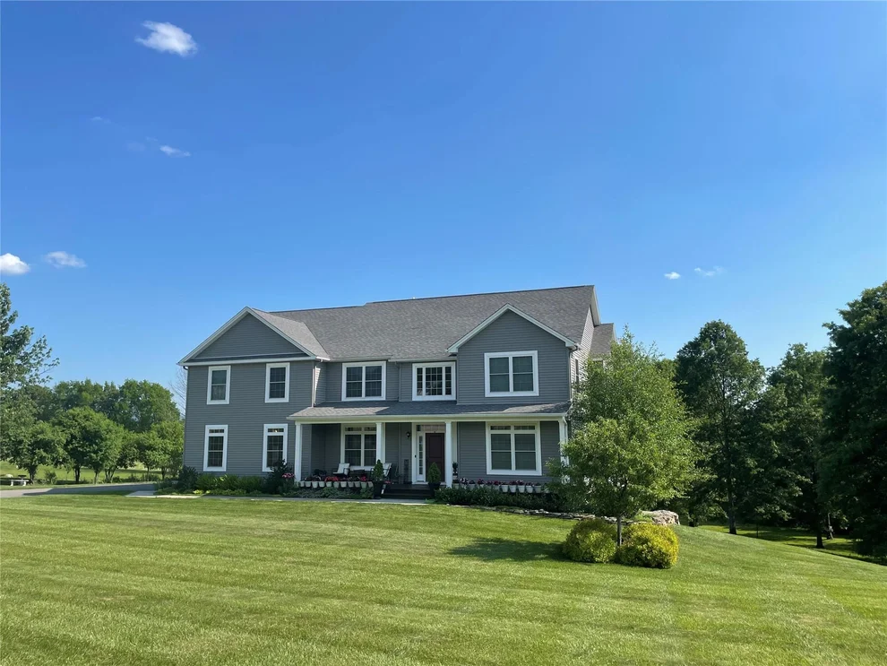 Unit for sale at 152 Fox Hill Run, New Windsor, NY 12575