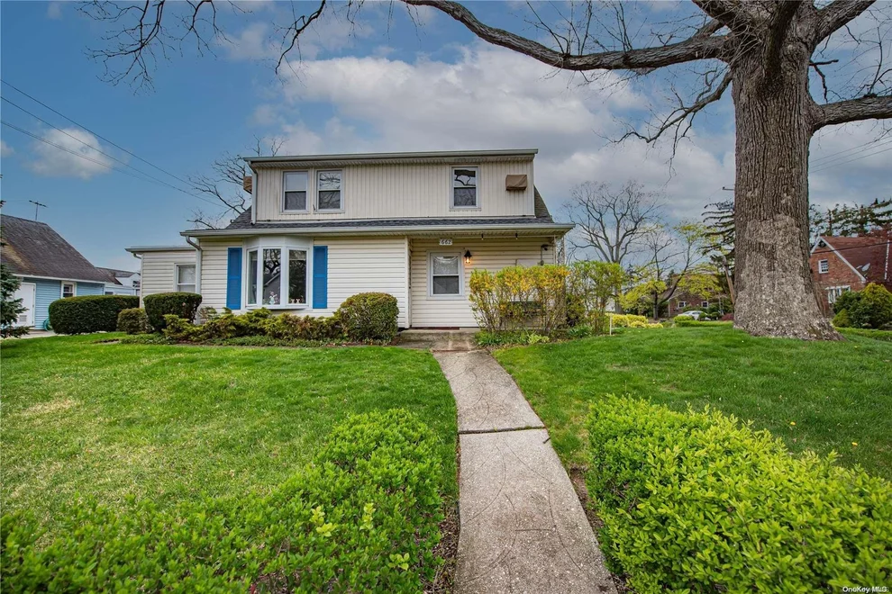 Unit for sale at 662 Park Avenue, Hempstead, NY 11552