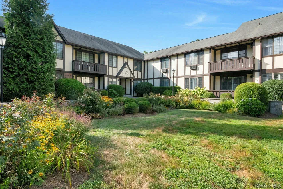 Unit for sale at 60 Foxwood Drive, Mount Pleasant, NY 10570