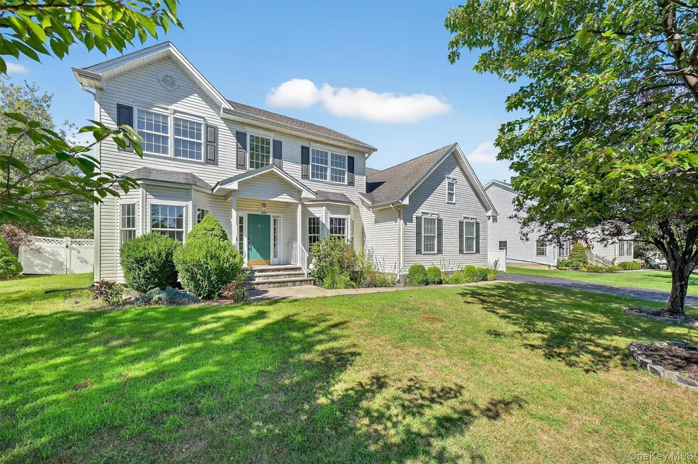 Unit for sale at 2806 Cherry Tree Way, New Windsor, NY 12553