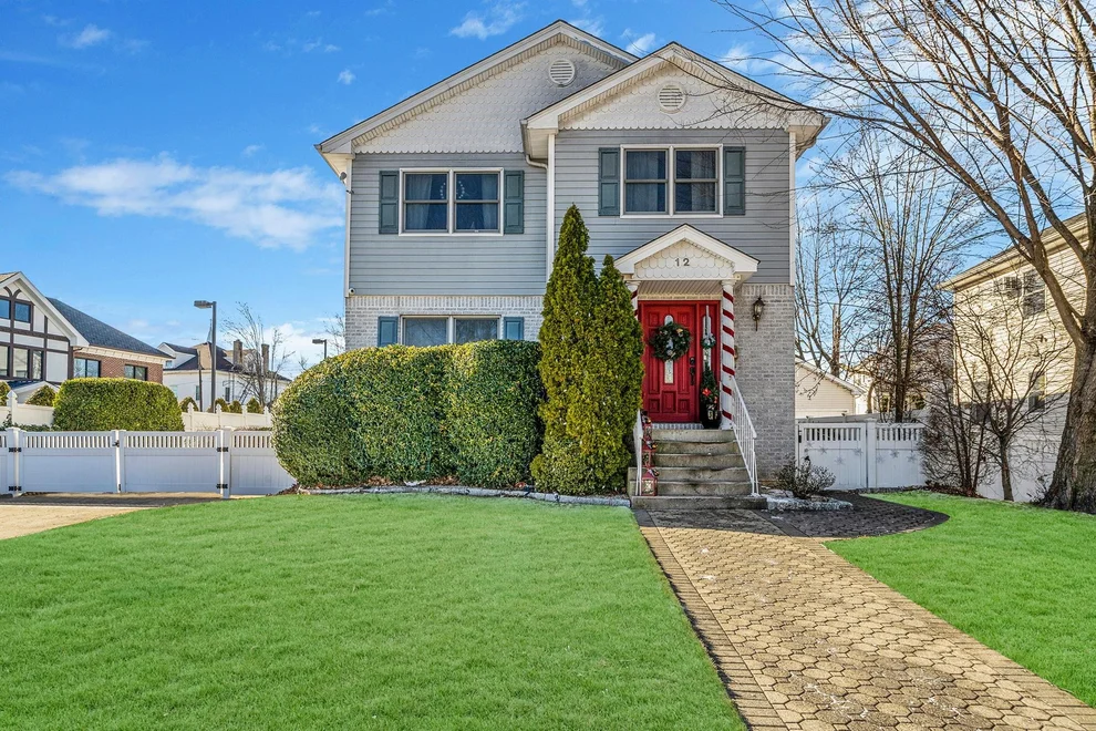 Unit for sale at 12 Barwick Street, North Hempstead, NY 11001