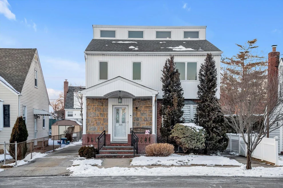 Unit for sale at 405 McNulty Place, North Hempstead, NY 11040
