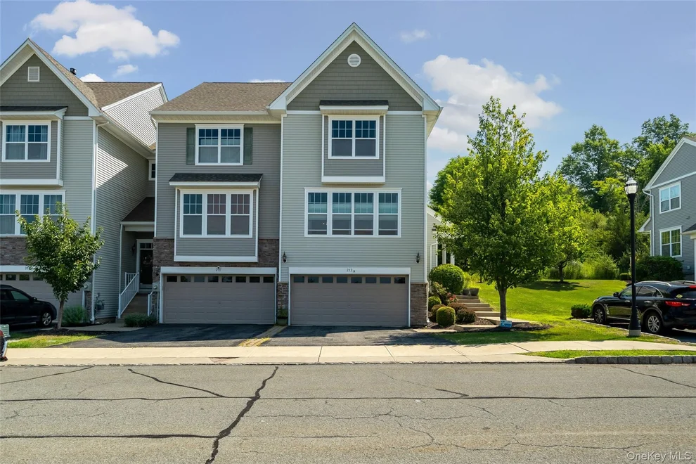 Unit for sale at 212 Hawthorn Way, New Windsor, NY 12553