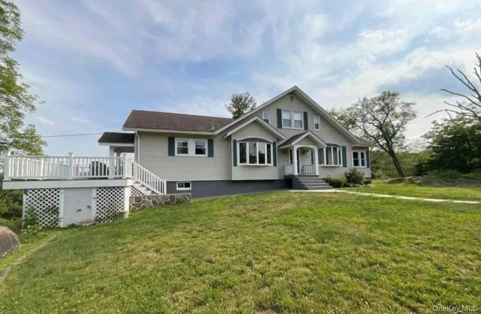 Unit for sale at 28 St Marks Place, Highlands, NY 10922