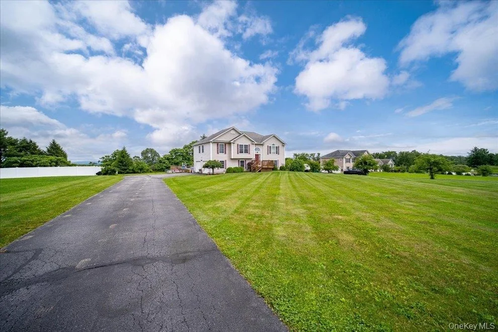 Unit for sale at 5 Sunrise Drive, Marlboro, NY 12547