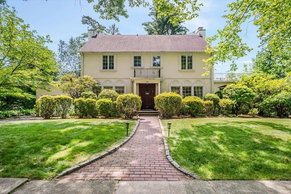 Unit for sale at 34 Arleigh Road, North Hempstead, NY 11021