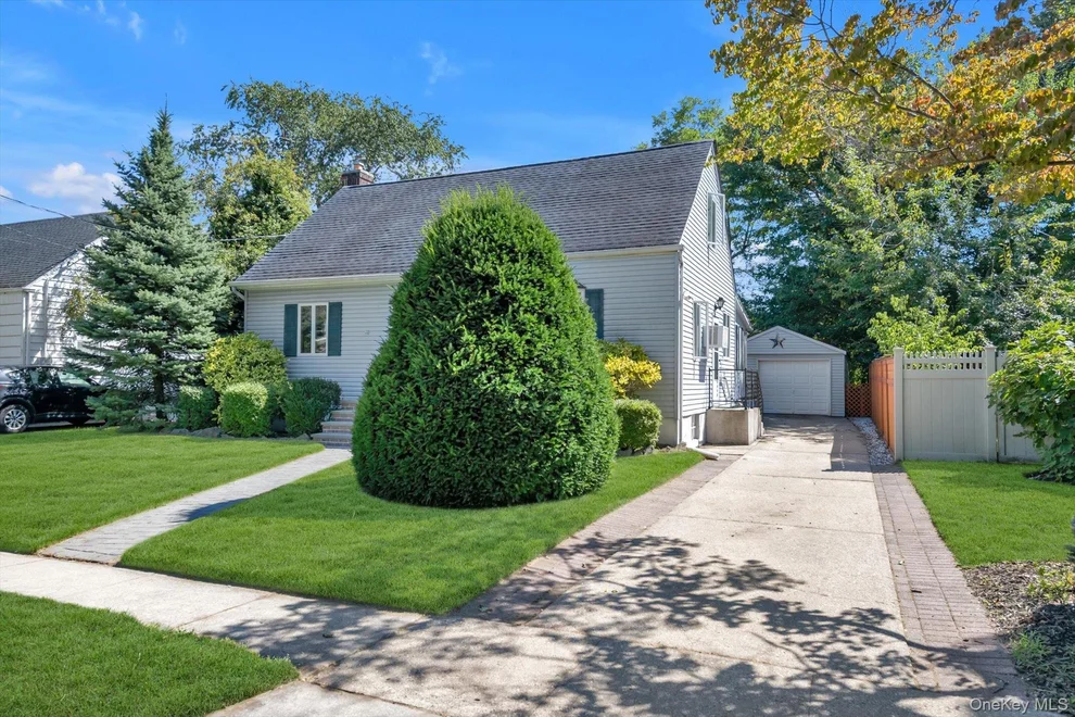 Unit for sale at 54 Sullivan Road, Oyster Bay, NY 11735