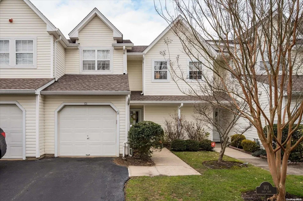 Unit for sale at 101 Erin Lane, Brookhaven, NY 11733