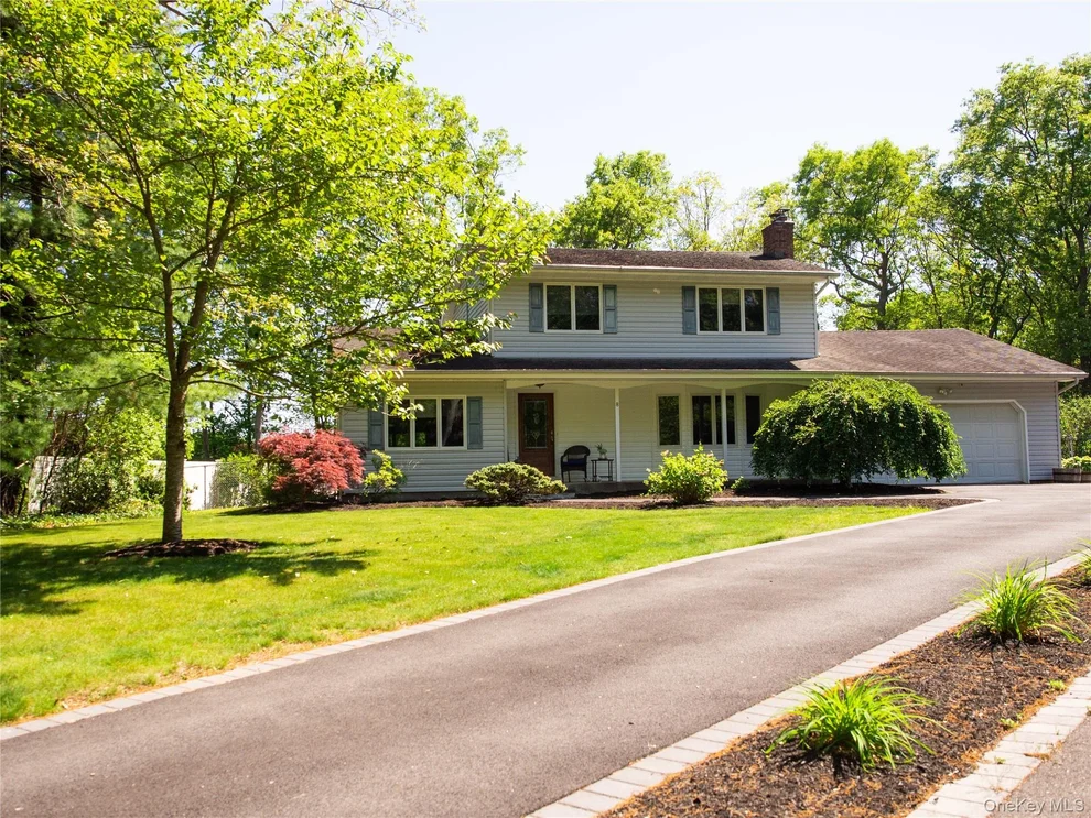 Unit for sale at 8 Donnatella Lane, Smithtown, NY 11767