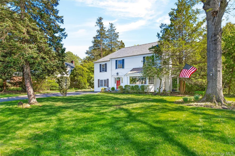 Unit for sale at 34 Longridge Road, North Hempstead, NY 11030