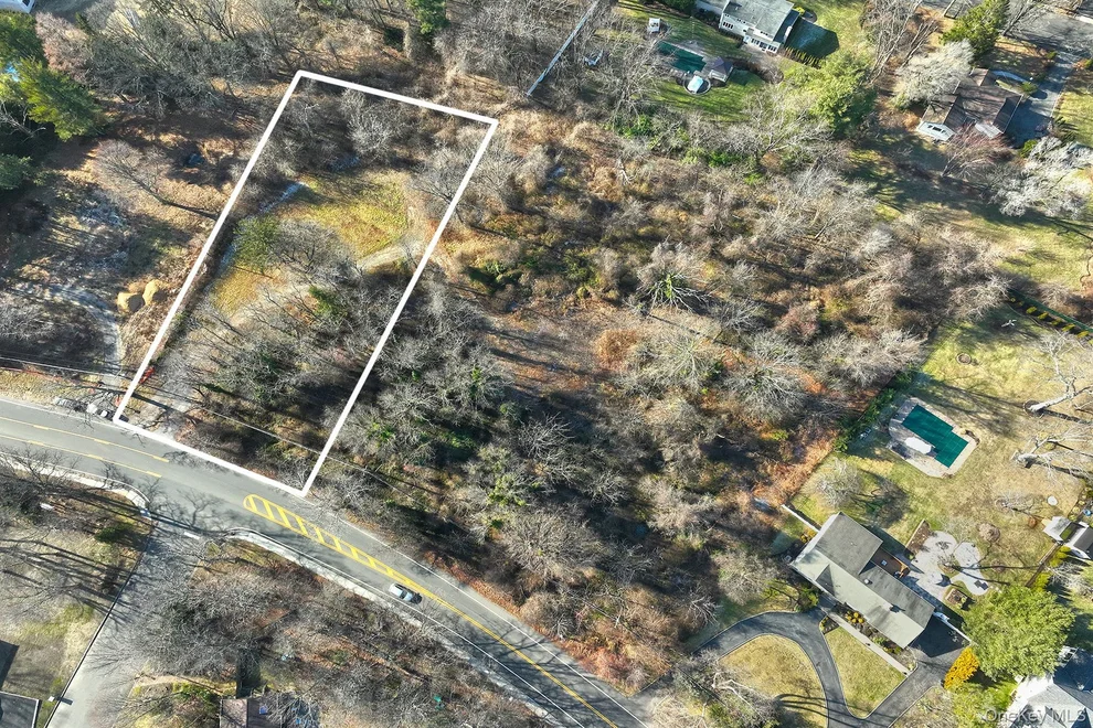 Unit for sale at 15 Vanderbilt Parkway, Huntington, NY 11746