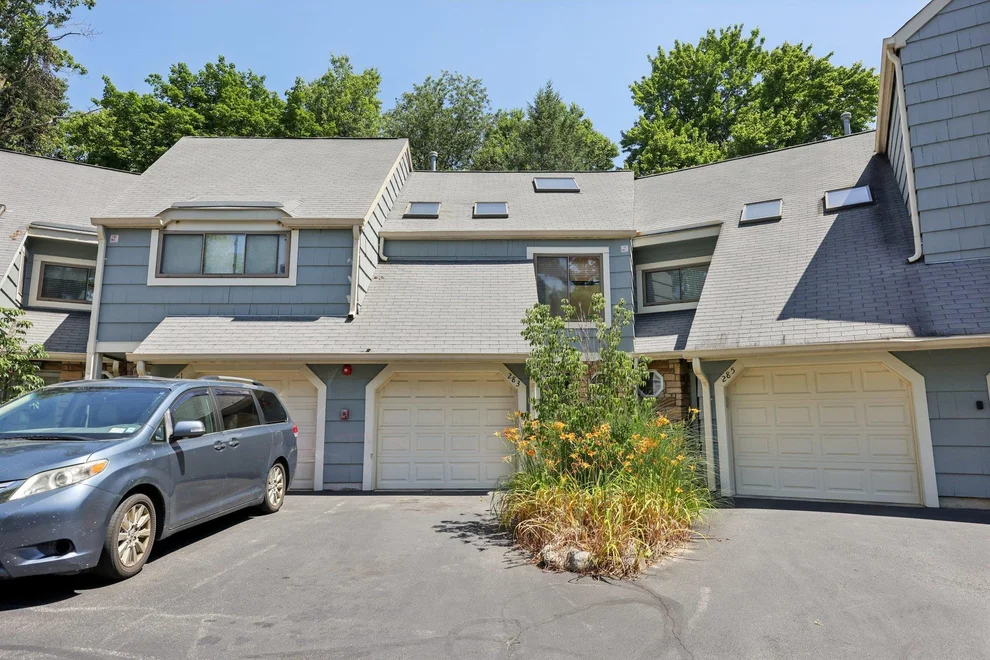Unit for sale at 283 Treetop Circle, Clarkstown, NY 10954