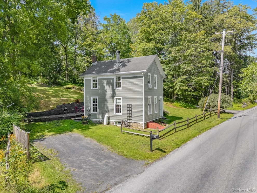 Unit for sale at 568 Hickory Bush Road, Rosendale, NY 12401