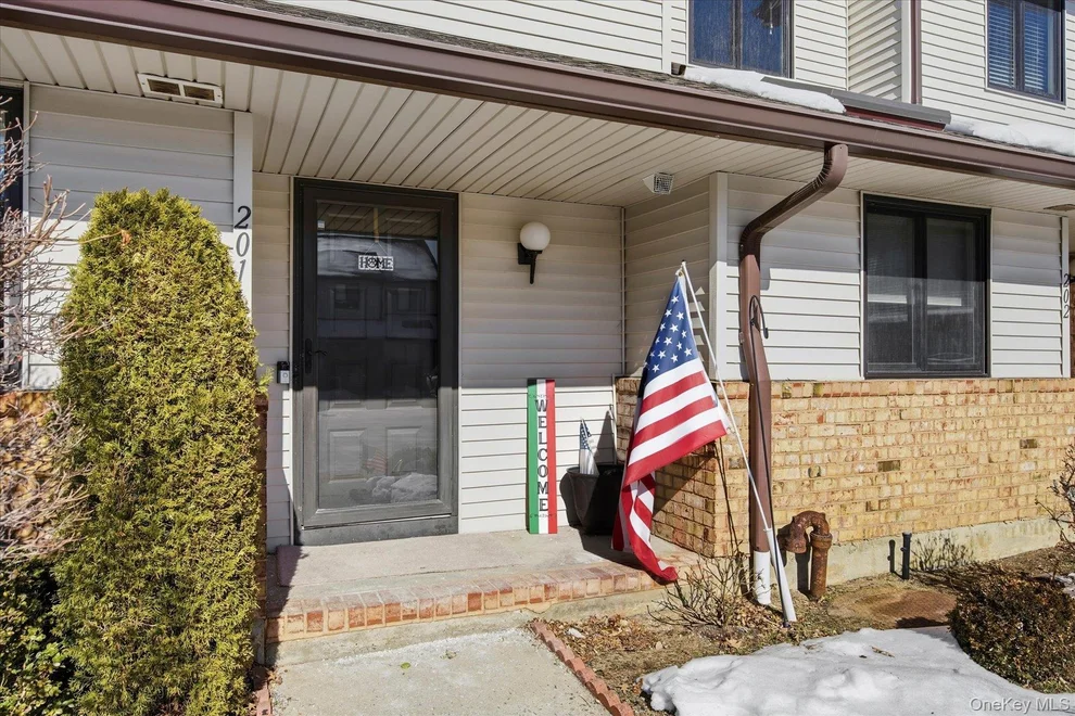 Unit for sale at 201 Poplar Court, Hempstead, NY 11793