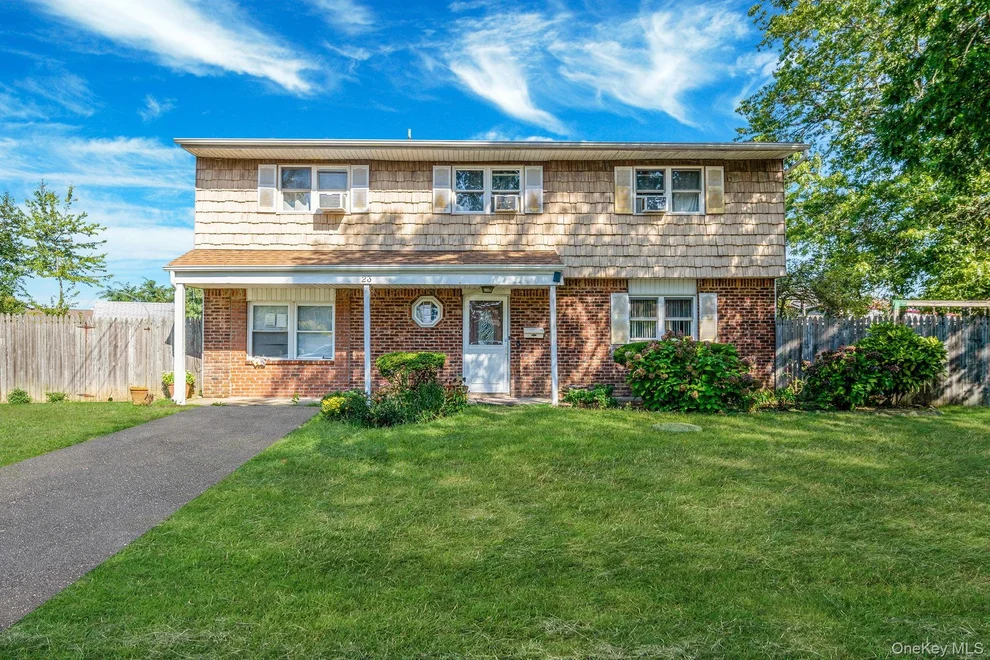 Unit for sale at 23 Caroline Court, Babylon, NY 11703