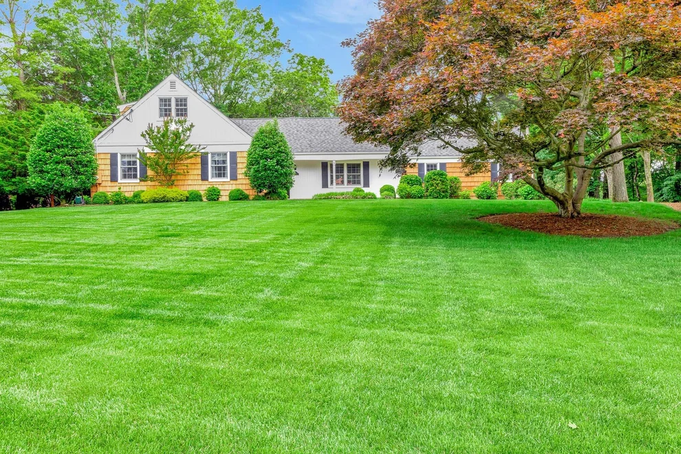Unit for sale at 2 The Spout, Smithtown, NY 11787