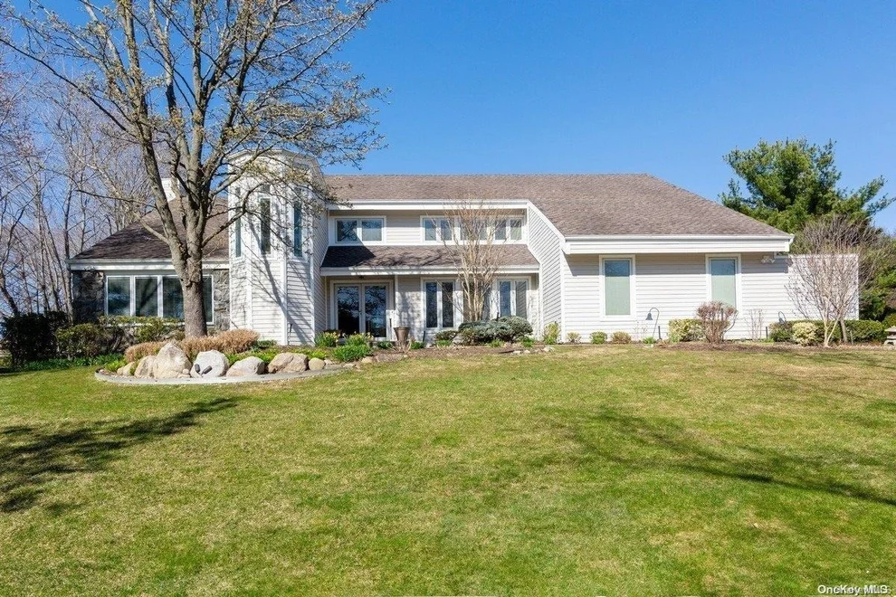 Unit for sale at 29 Swarthmore Lane, Huntington, NY 11746