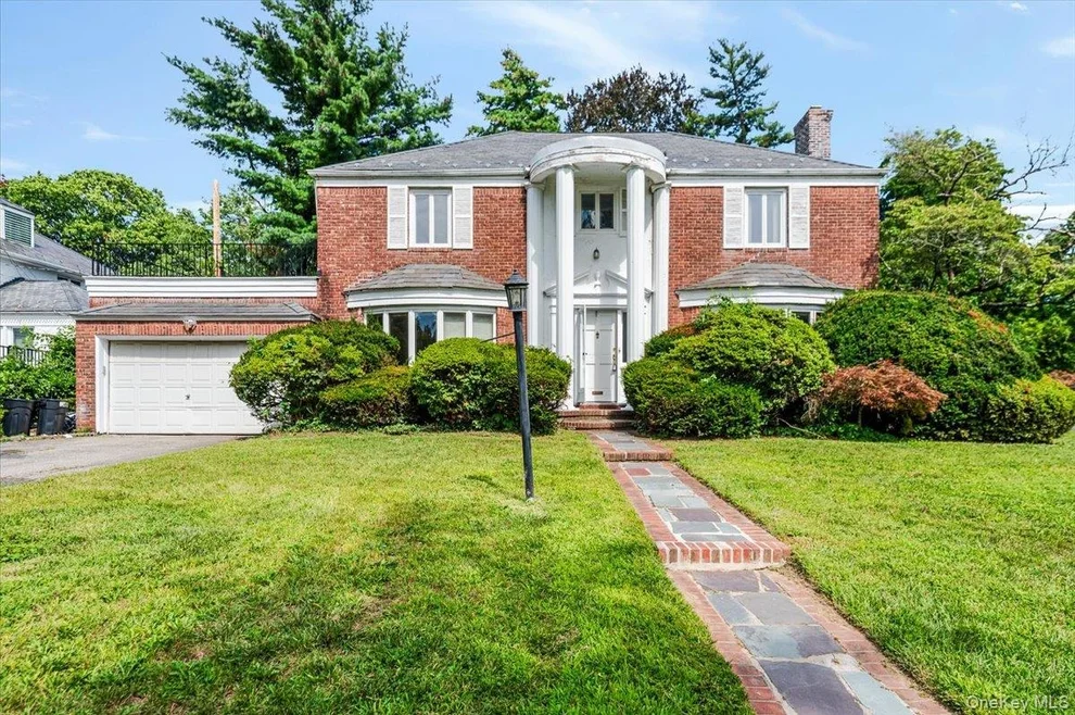 Unit for sale at 1 Parkside Drive, North Hempstead, NY 11021