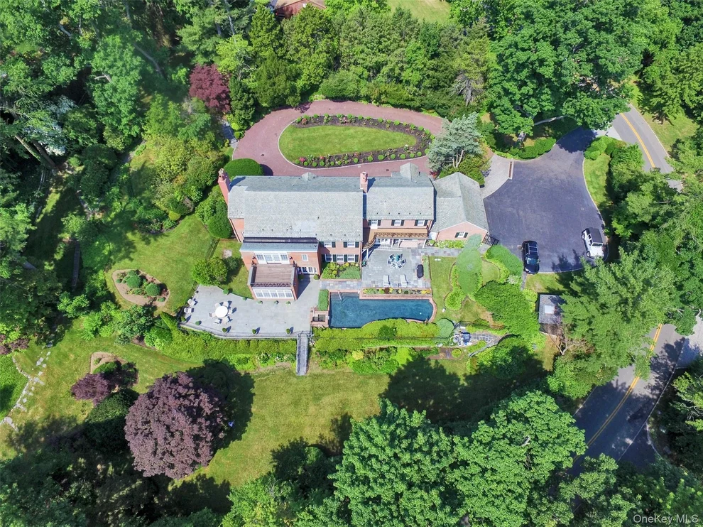 Unit for sale at 40 Deer Park Road, North Hempstead, NY 11024