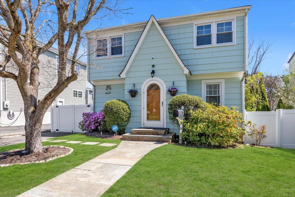 Unit for sale at 10 Post Street, Oyster Bay, NY 11545