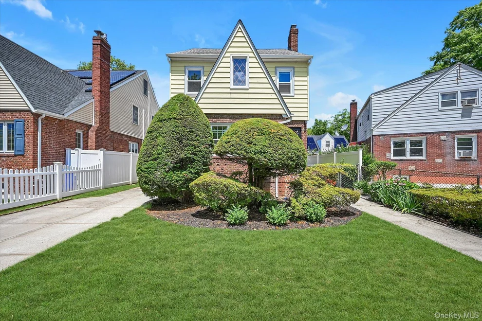 Unit for sale at 236-11 Seward Avenue, New York, NY 11427