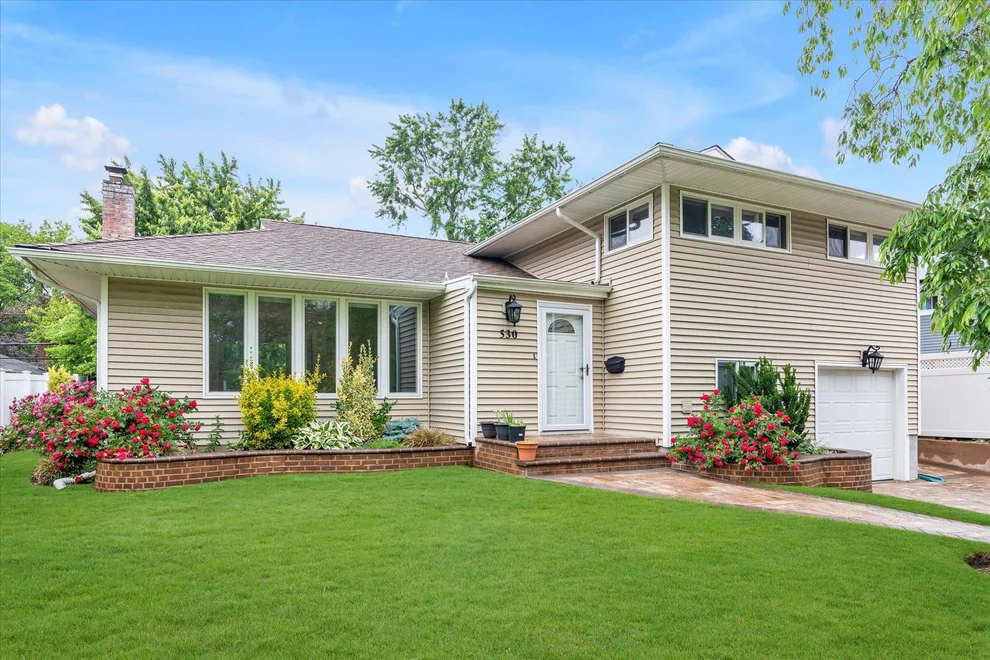 Unit for sale at 530 Lakeville Lane, Hempstead, NY 11554