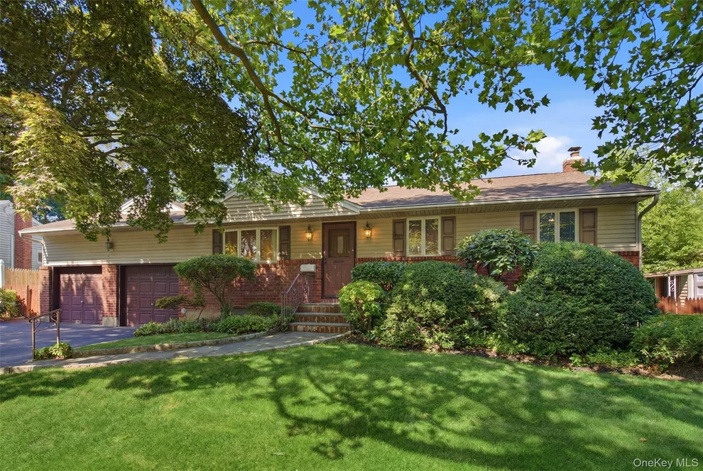 Unit for sale at 18 Solow Lane, Huntington, NY 11731