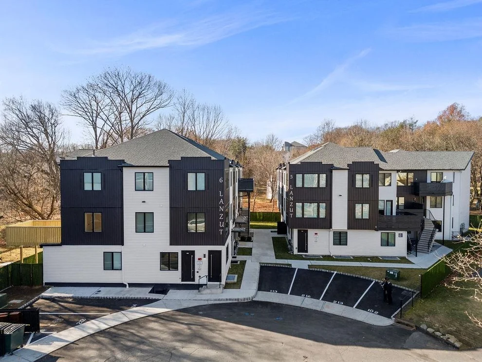 Unit for sale at 6 Lanzut Court, Ramapo, NY 10952