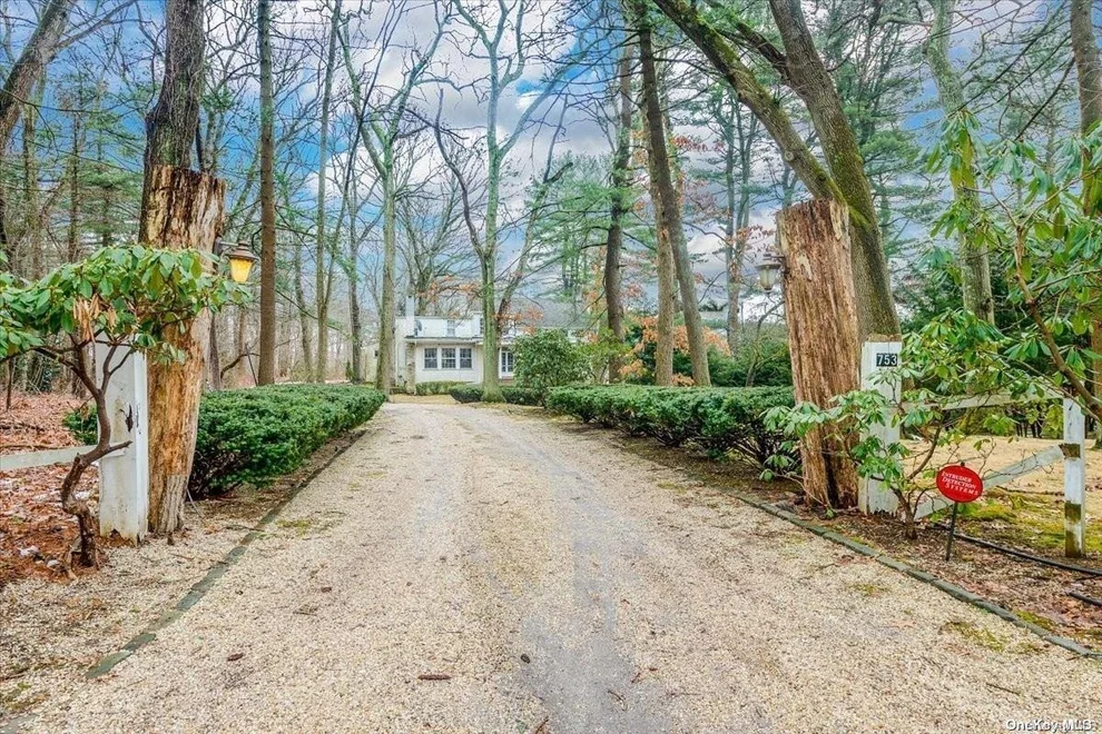 Unit for sale at 753 Remsens Lane, Oyster Bay, NY 11771