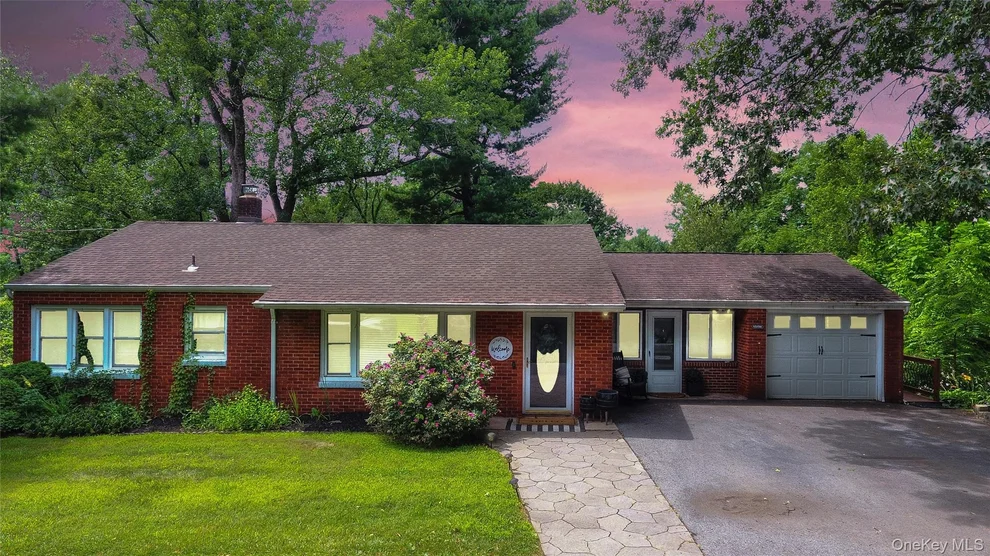 Unit for sale at 10 Oak Ridge Drive, New Windsor, NY 12553
