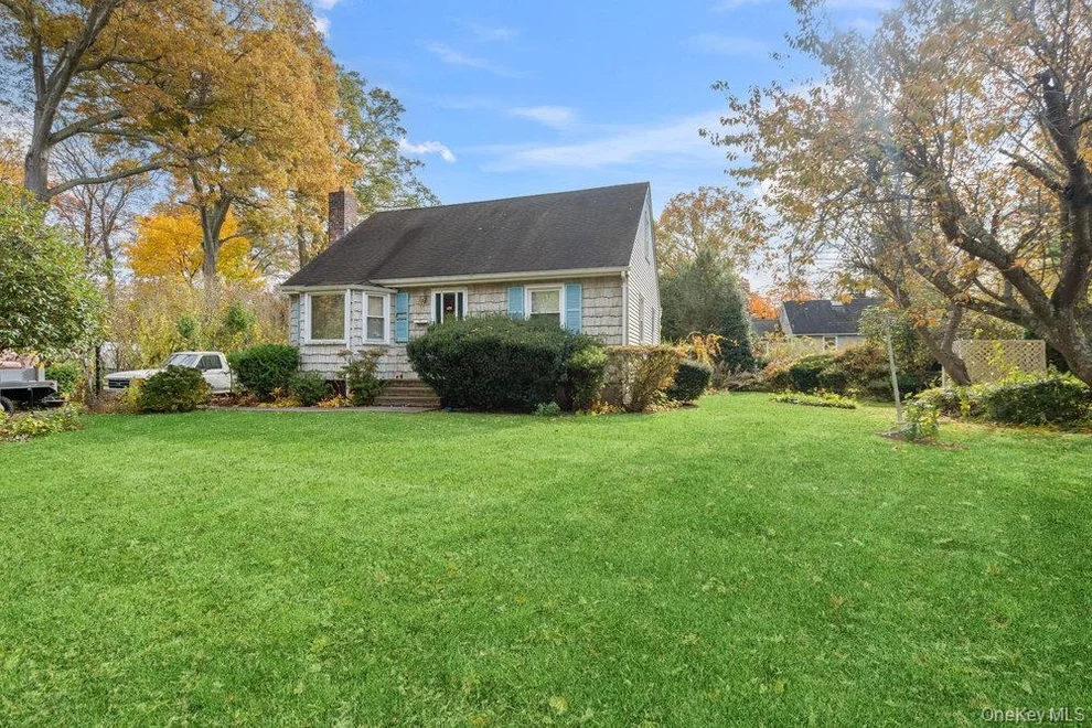 Unit for sale at 10 Stratton Drive, Huntington, NY 11746