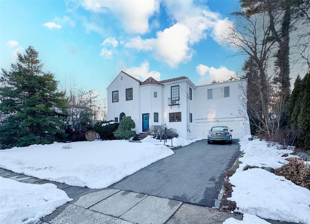 Unit for sale at 9 Ramsey Road, North Hempstead, NY 11023