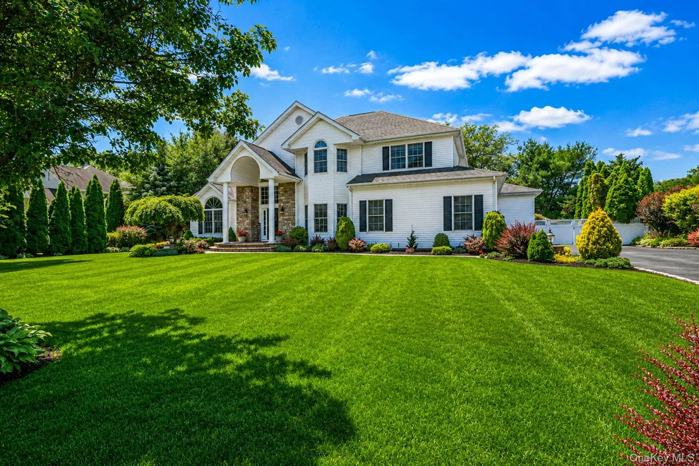 Unit for sale at 10 Park View Lane, Brookhaven, NY 11755