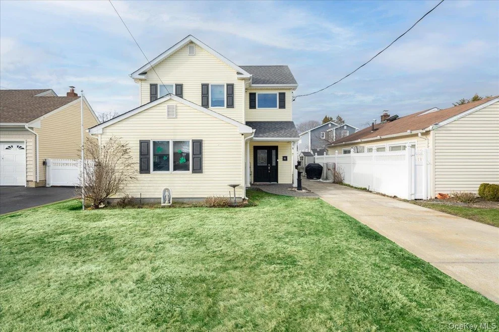 Unit for sale at 61 Cedar Street, Oyster Bay, NY 11758