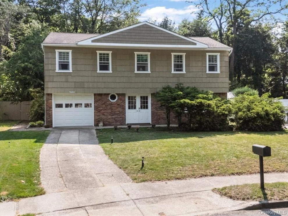 Unit for sale at 19 Salisbury Drive N, Huntington, NY 11731