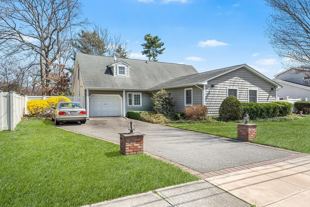 Unit for sale at 95 Hudson Avenue, Islip, NY 11717
