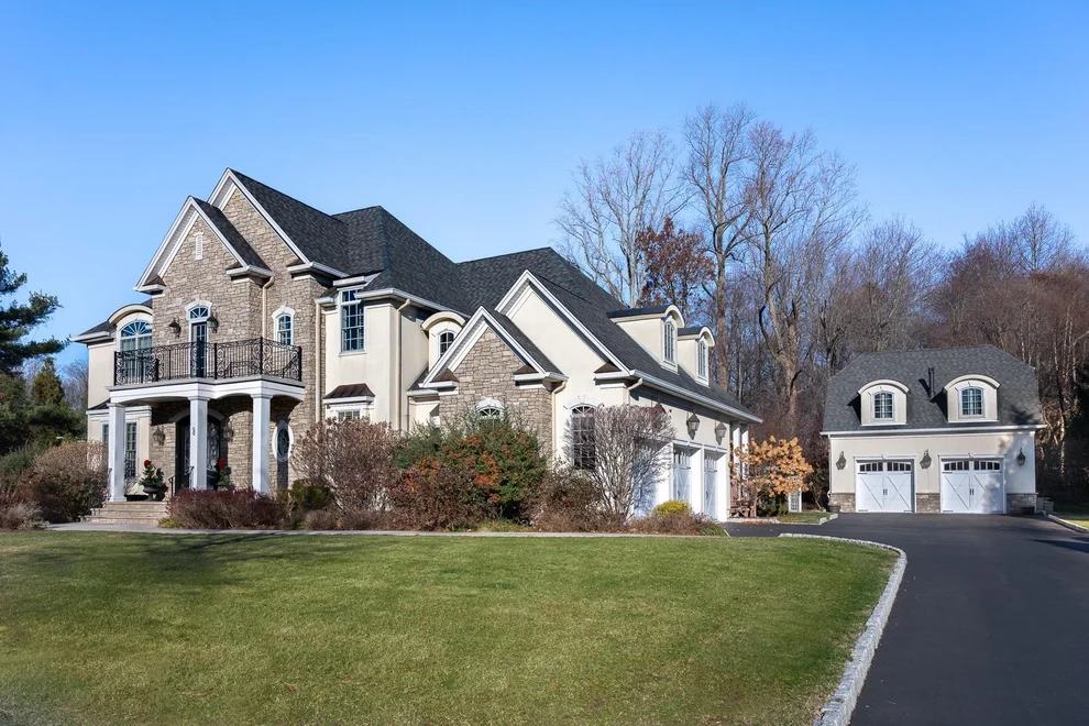 Unit for sale at 8 Kopac Lane, Orangetown, NY 10964