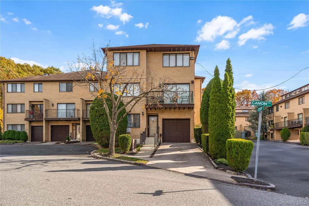 Unit for sale at 17 Gregory Lane, New York, NY 10314