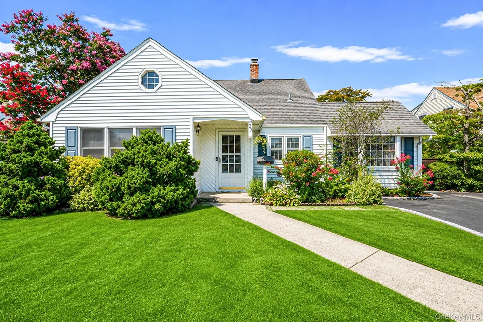 Unit for sale at 27 Old Farm Road, Hempstead, NY 11756