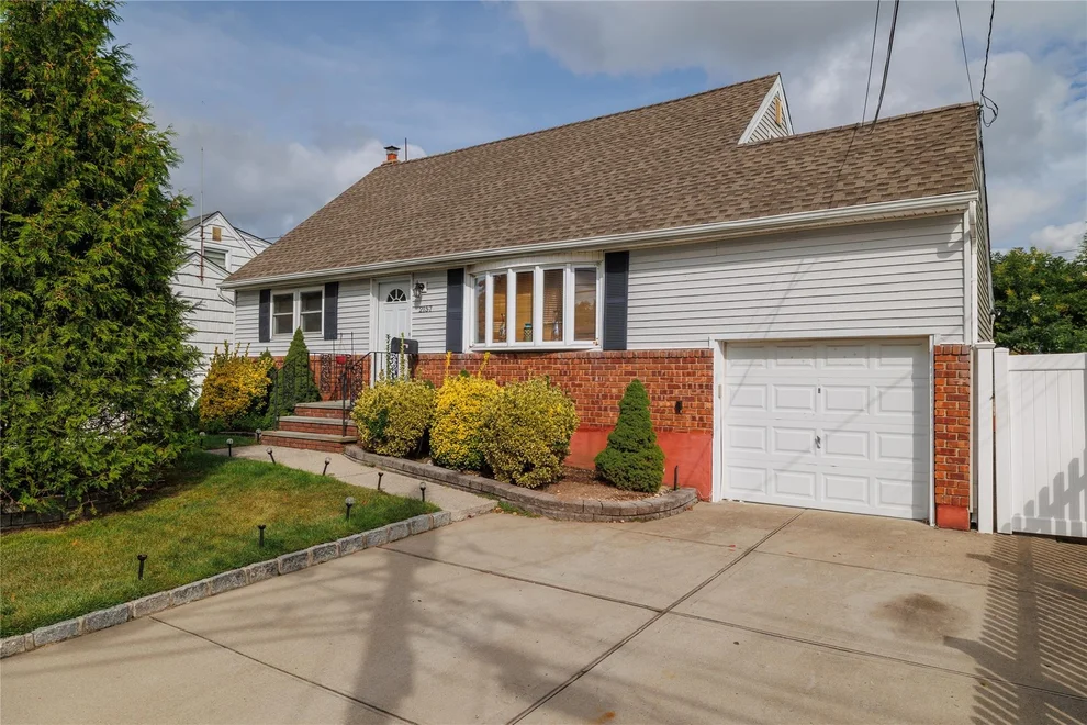 Unit for sale at 2157 Roosevelt Avenue, Hempstead, NY 11554