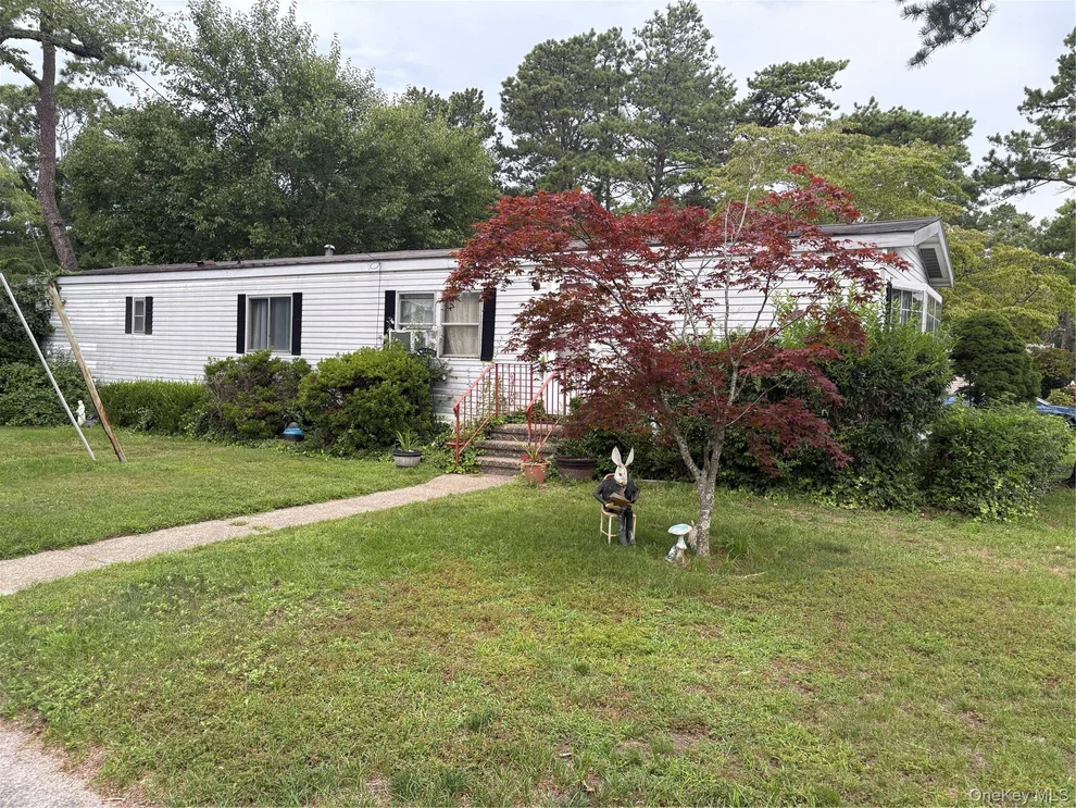 Unit for sale at 525/P4 Riverleigh, Riverhead, NY 11901