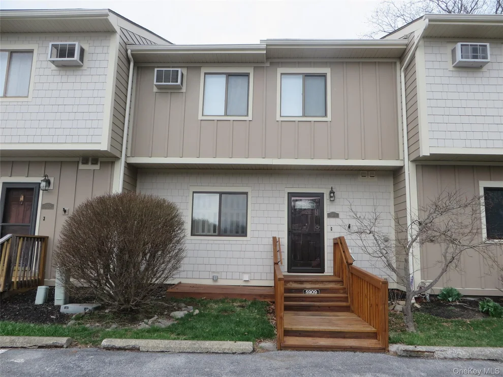 Unit for sale at 5909 Chelsea Cove N, Beekman, NY 12533