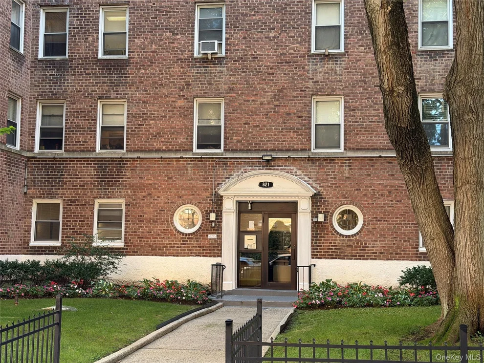 Unit for sale at 821 Bronx River Road, Yonkers, NY 10708